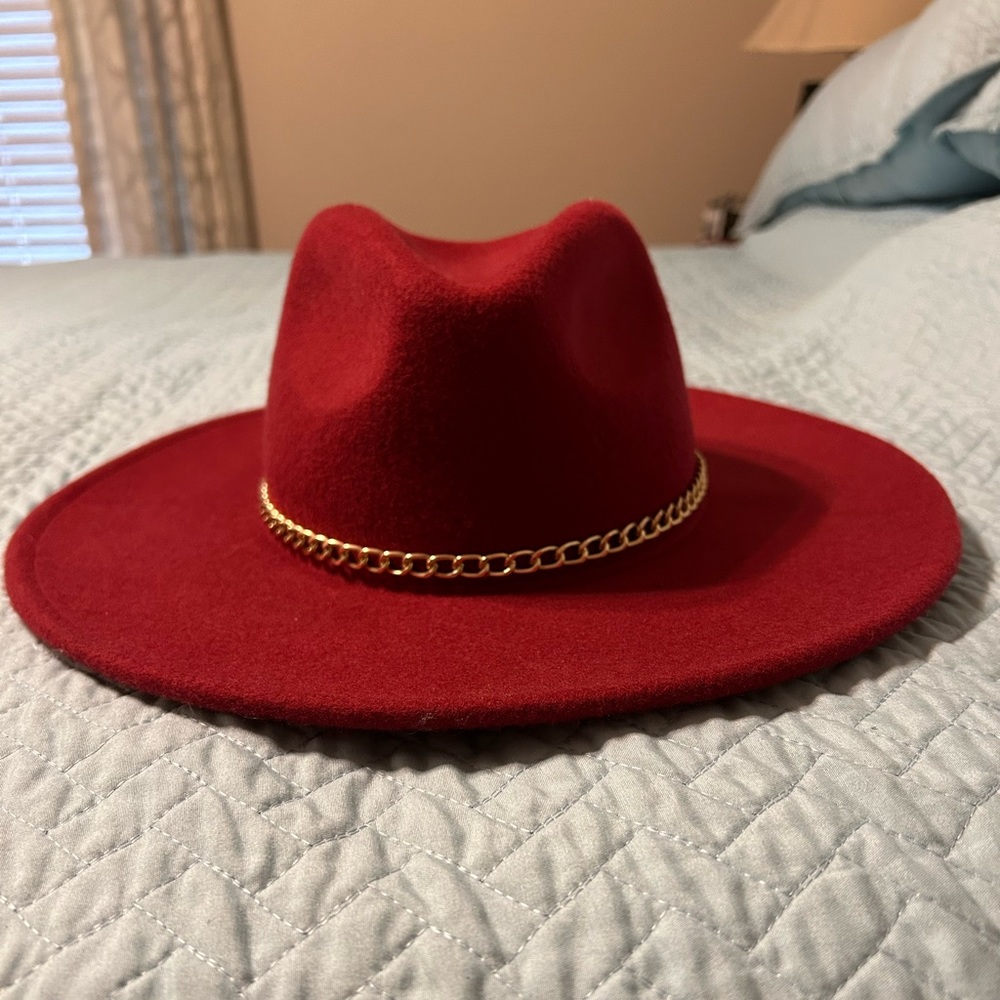 Steve Madden One Size Crimson Red/Maroon Felted Wool Metal Chain Trimmed hat.